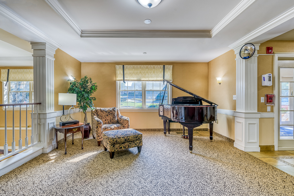 Room with piano